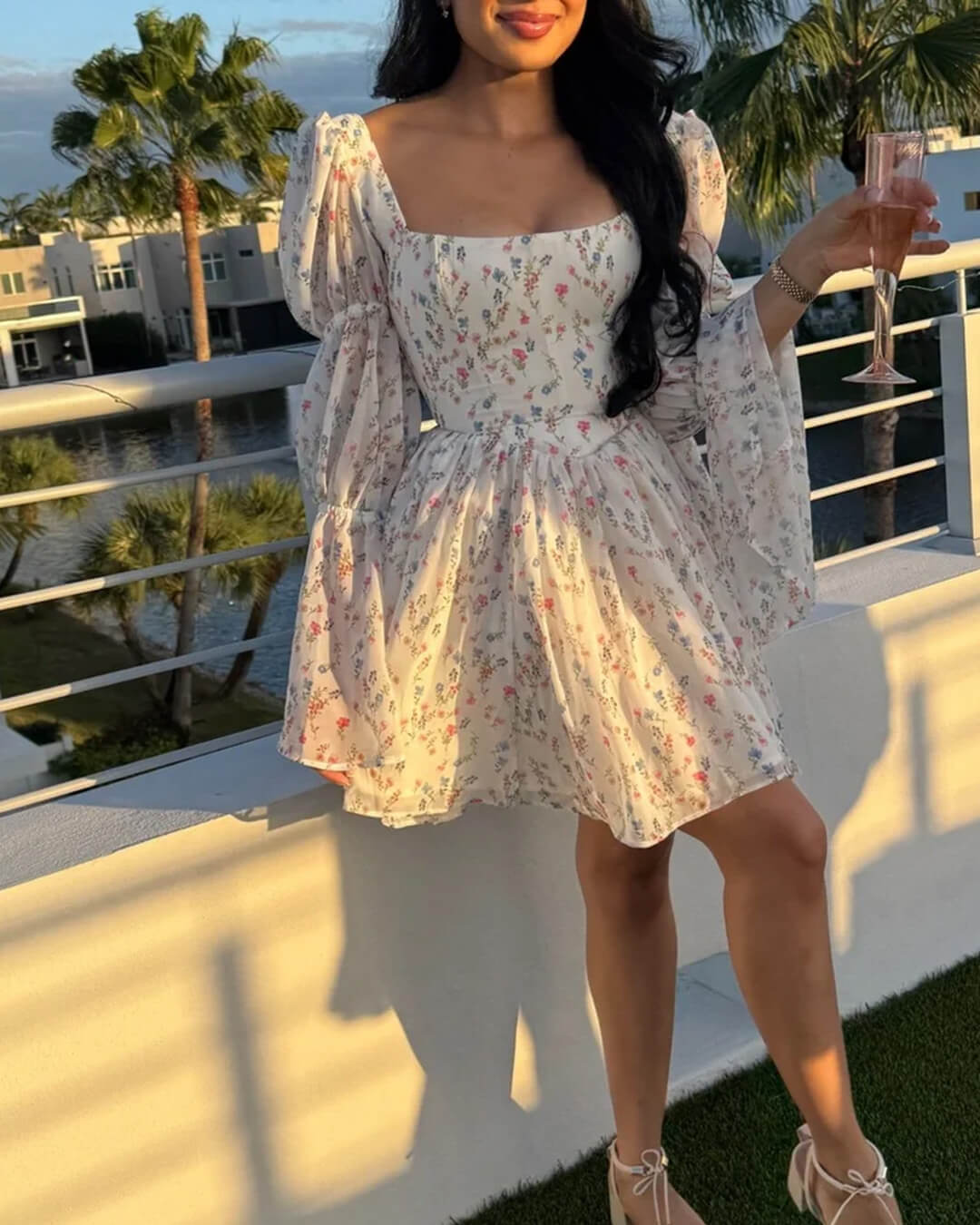 Mini-robe Rose à épaules dénudées et volants