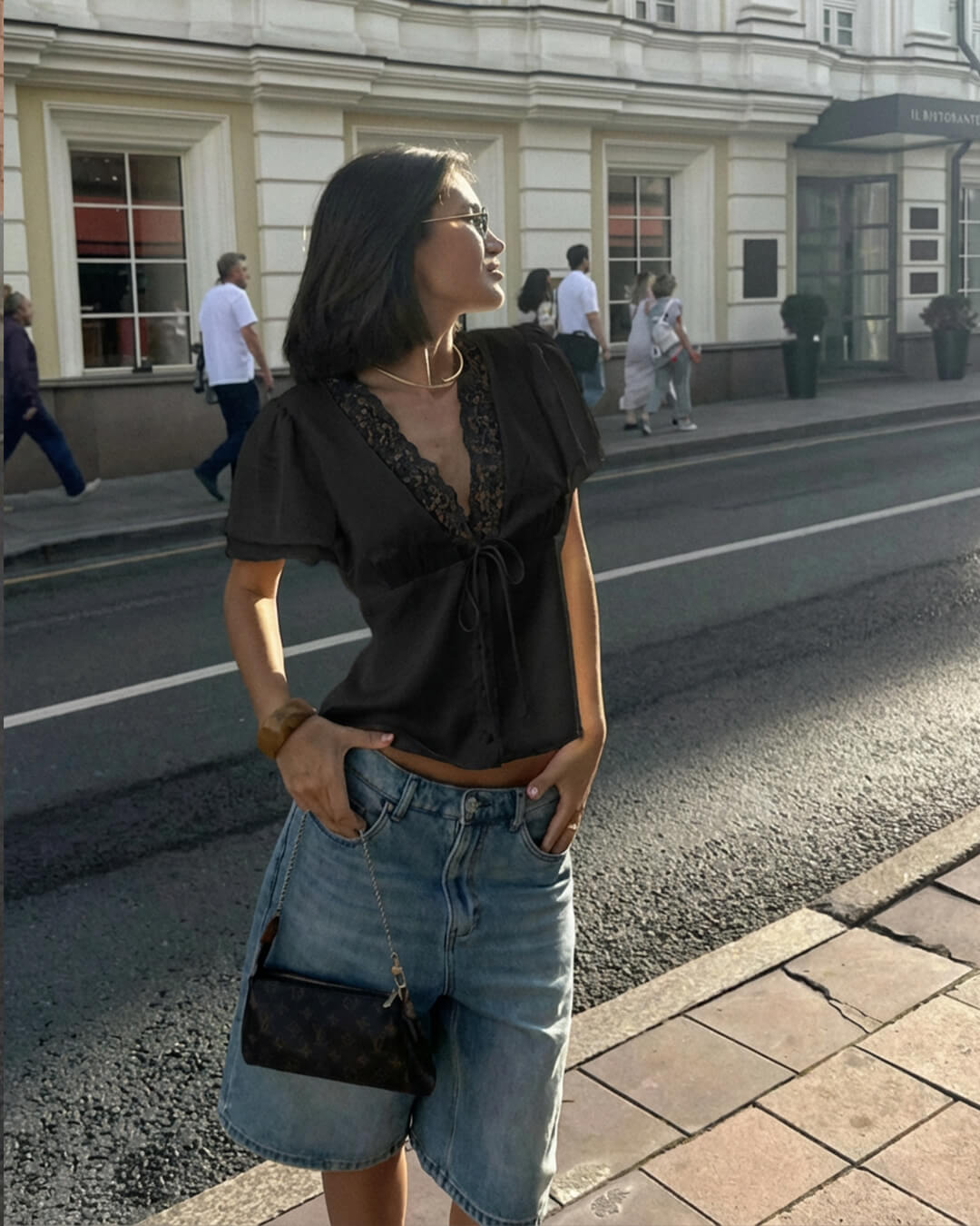 Haut Rosette en dentelle à manches courtes et col en V