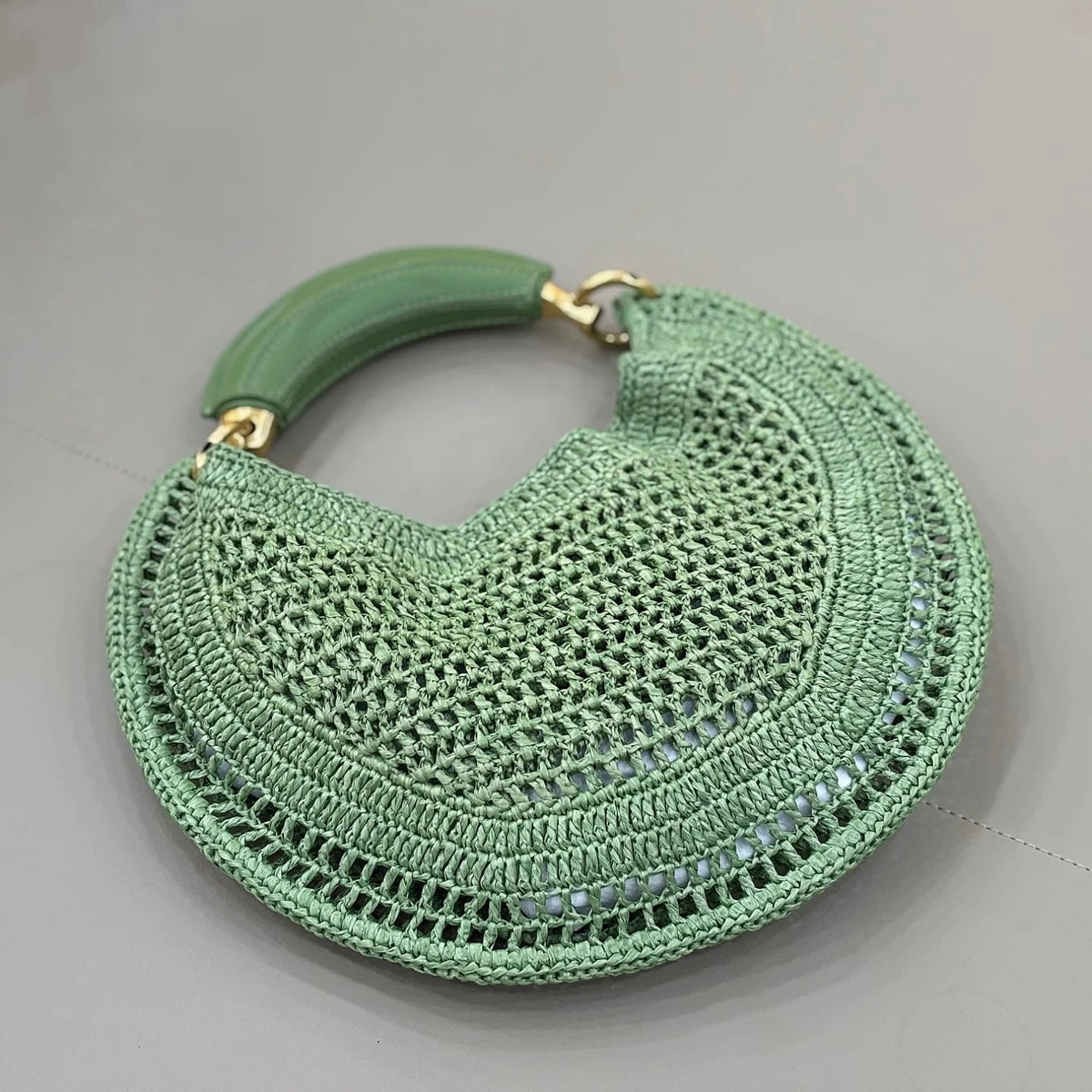 Sac tressé en forme de croissant Sabine