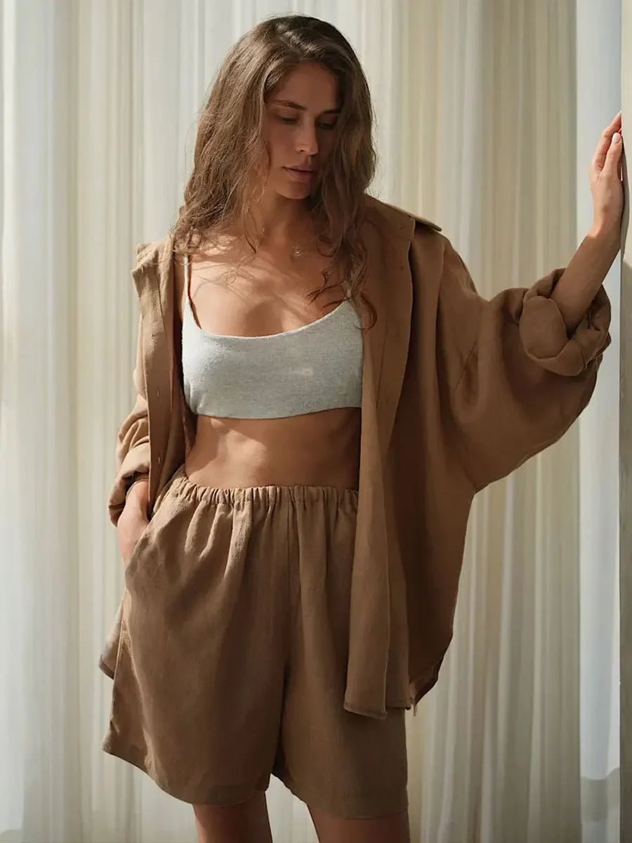 Ensemble Sally avec short, col à revers et manches bouffantes