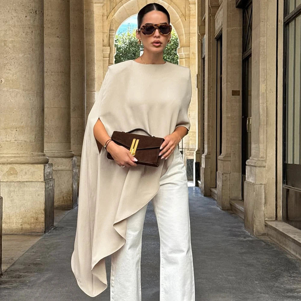 Robe longue en satin à col montant et sans manches