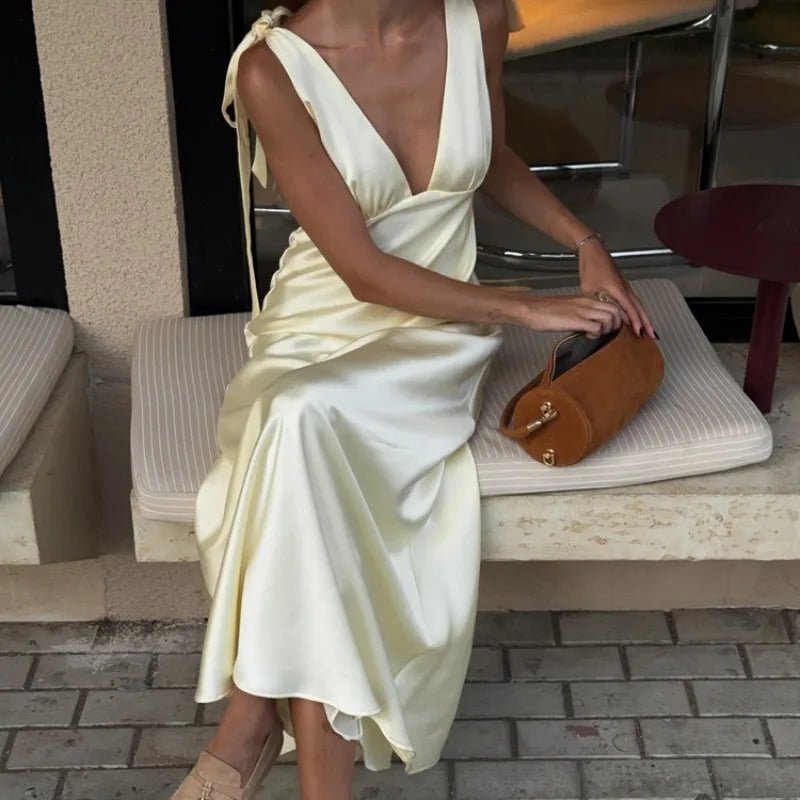 Robe longue Sienna en satin à bretelles nouées