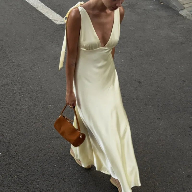 Robe longue Sienna en satin à bretelles nouées
