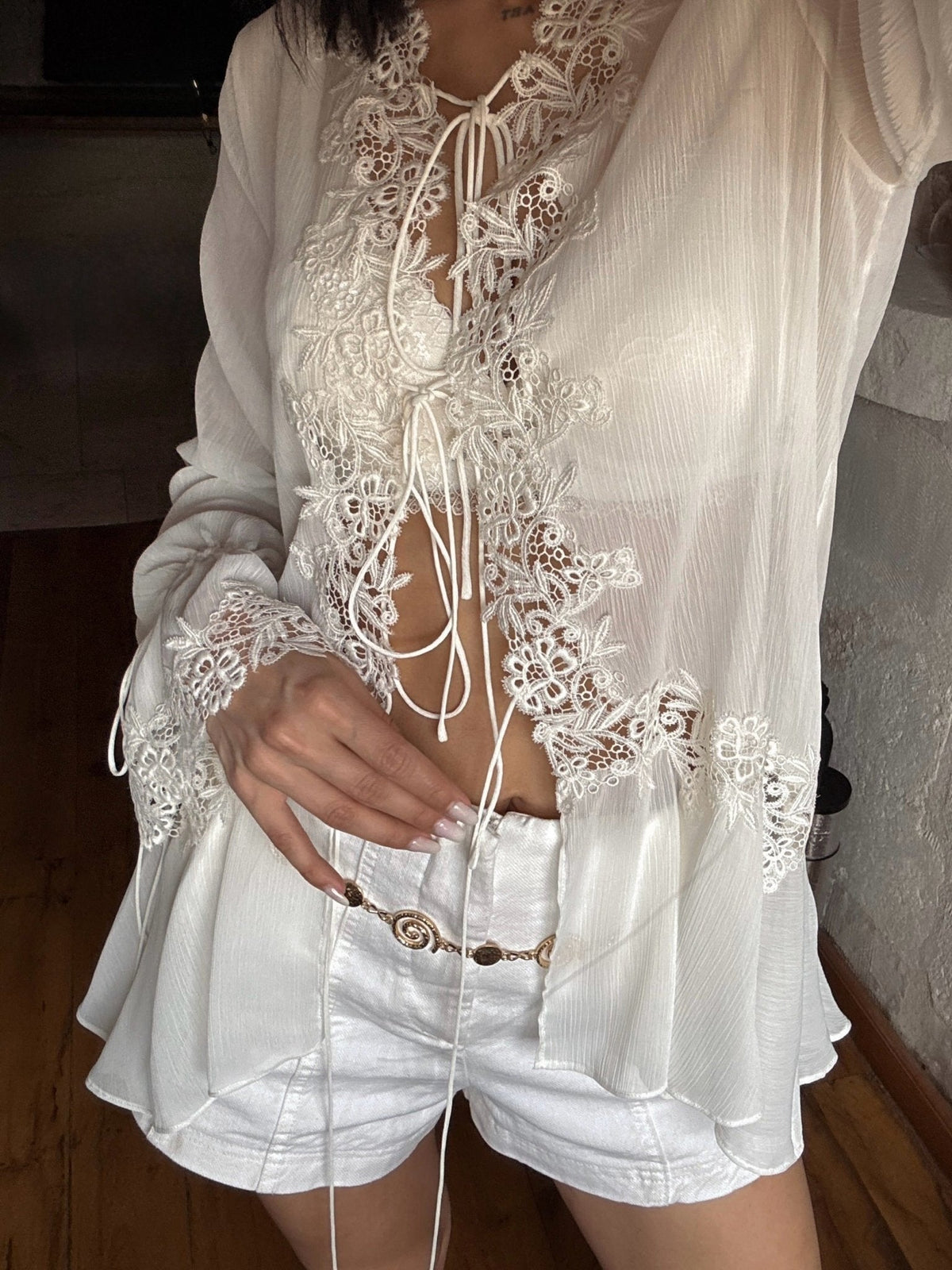 Top Simone en dentelle appliquée à nouer devant