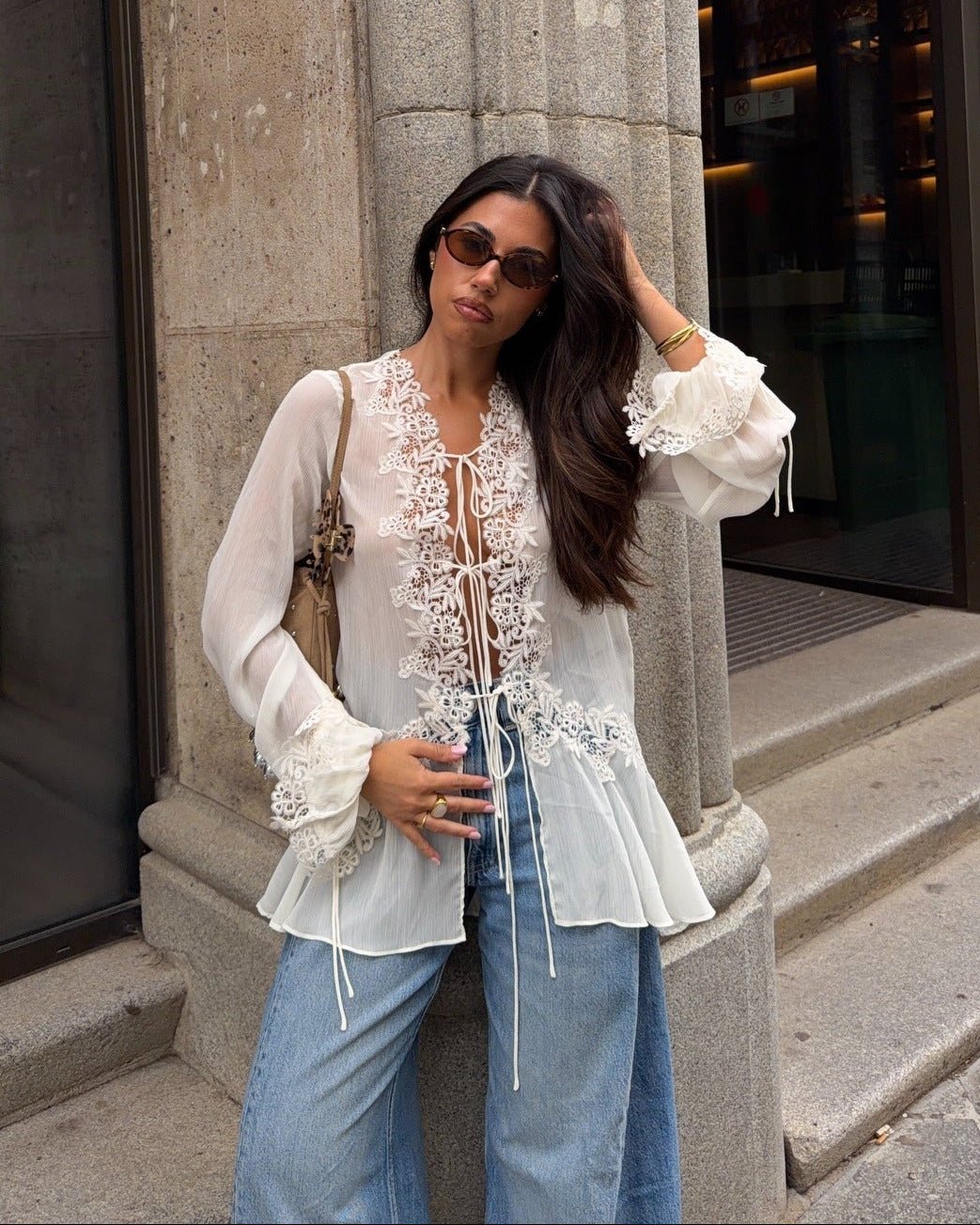 Top Simone en dentelle appliquée à nouer devant