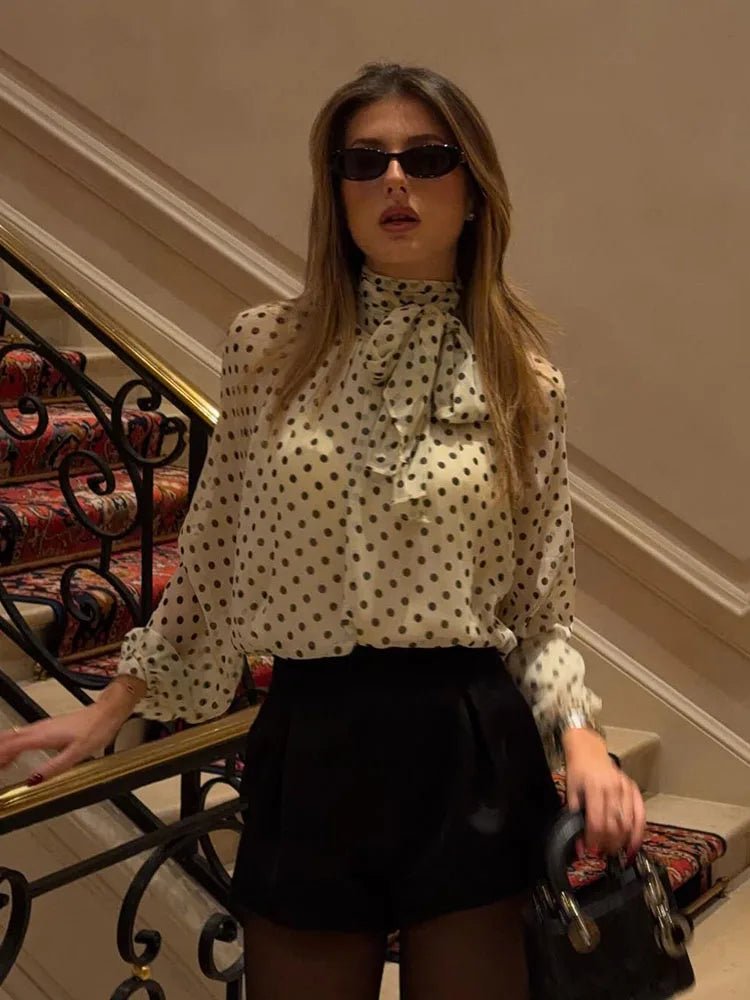 Blouse Sofia à col montant et pois