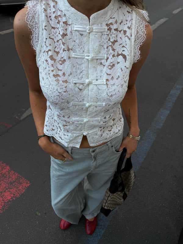 Top Sonia sans manches en dentelle à col mandarin