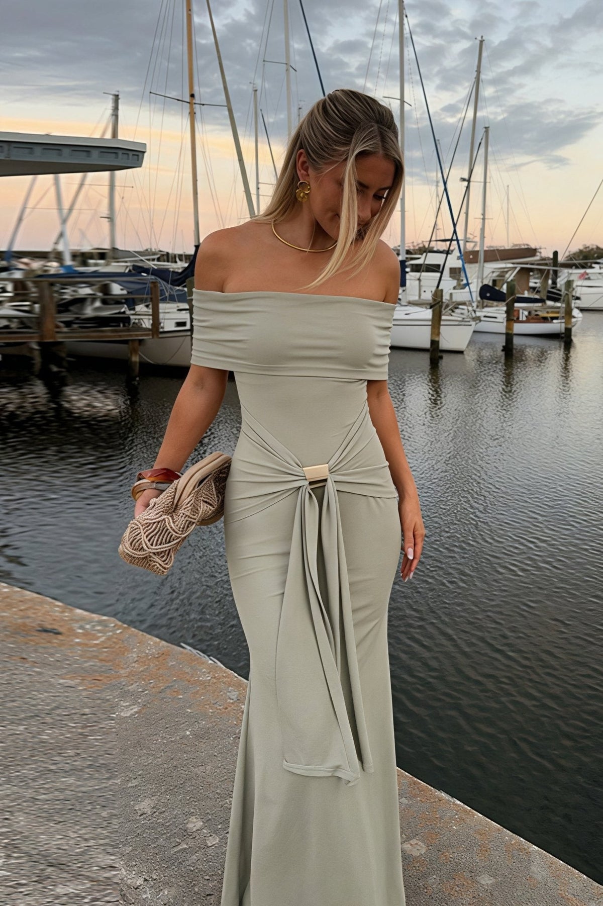Robe longue moulante Sophia à épaules dénudées et bretelles à nouer