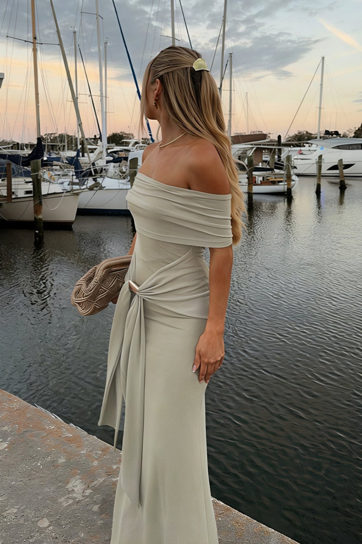 Robe longue moulante Sophia à épaules dénudées et bretelles à nouer