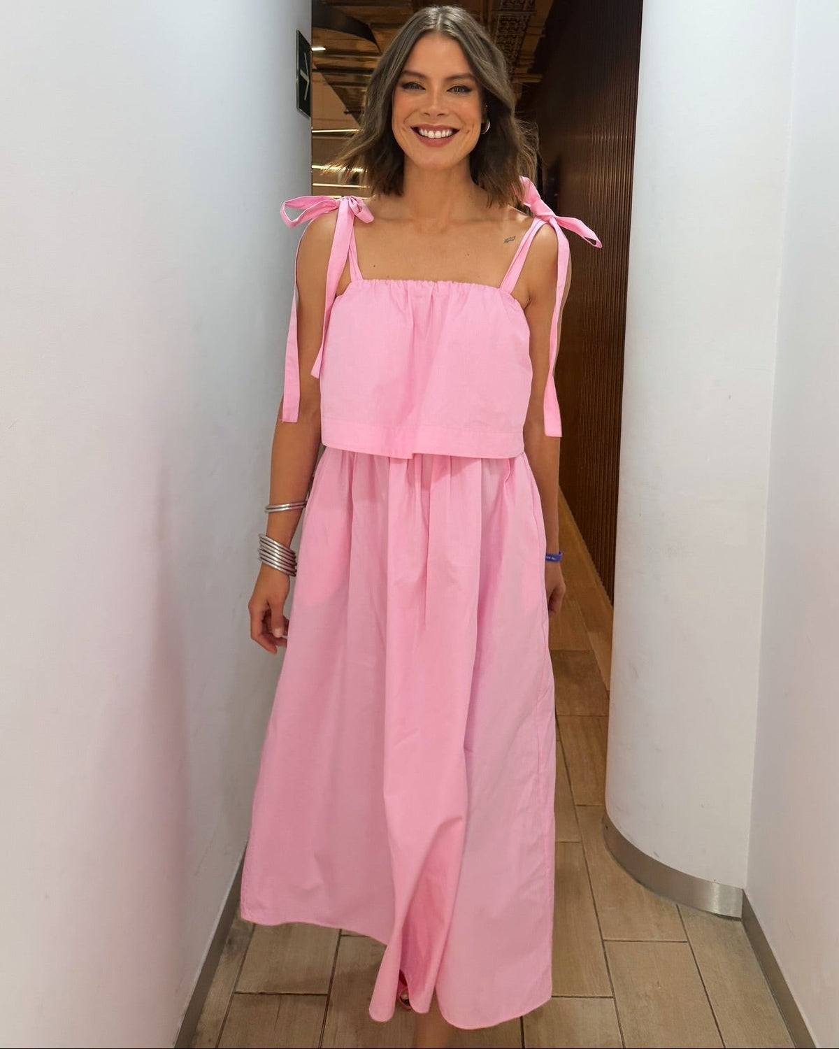 Robe midi Sophia rose à nœud et volants