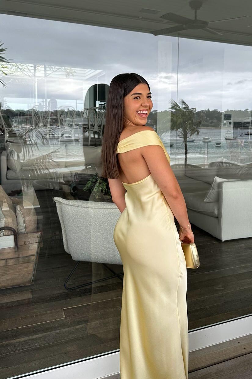 Robe longue Sophia en satin épaules dénudées
