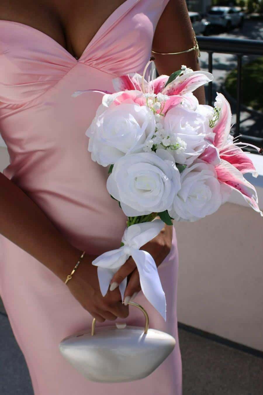 Robe longue Sophia en satin épaules dénudées