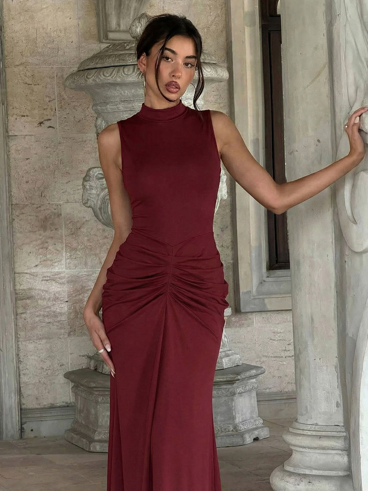 Robe longue froncée à col montant Philippa
