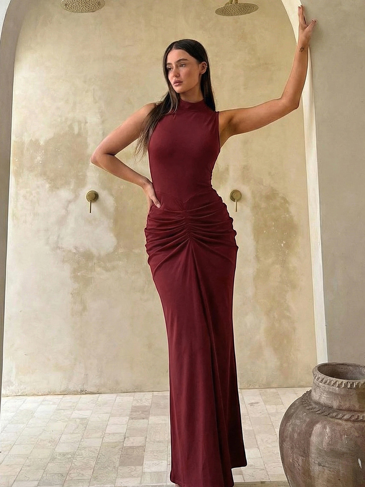 Robe longue froncée à col montant Philippa