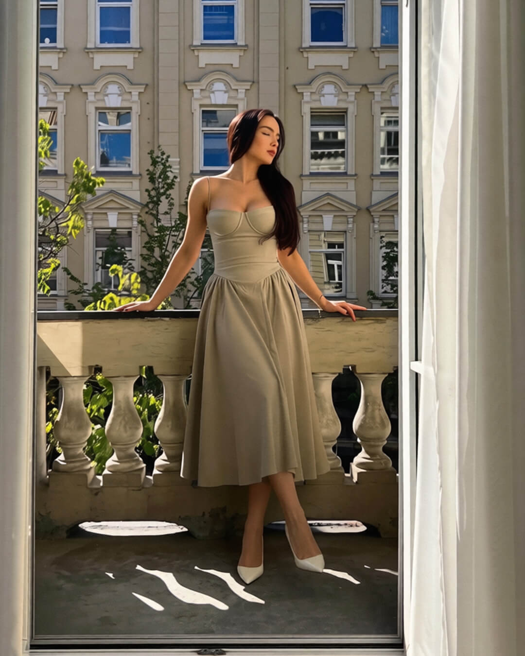 Robe midi Sylvia sans manches à bretelles