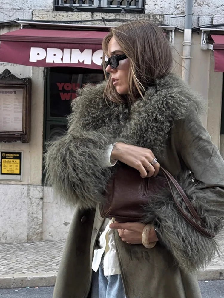 Manteau Teresa à empiècements et col en fausse fourrure