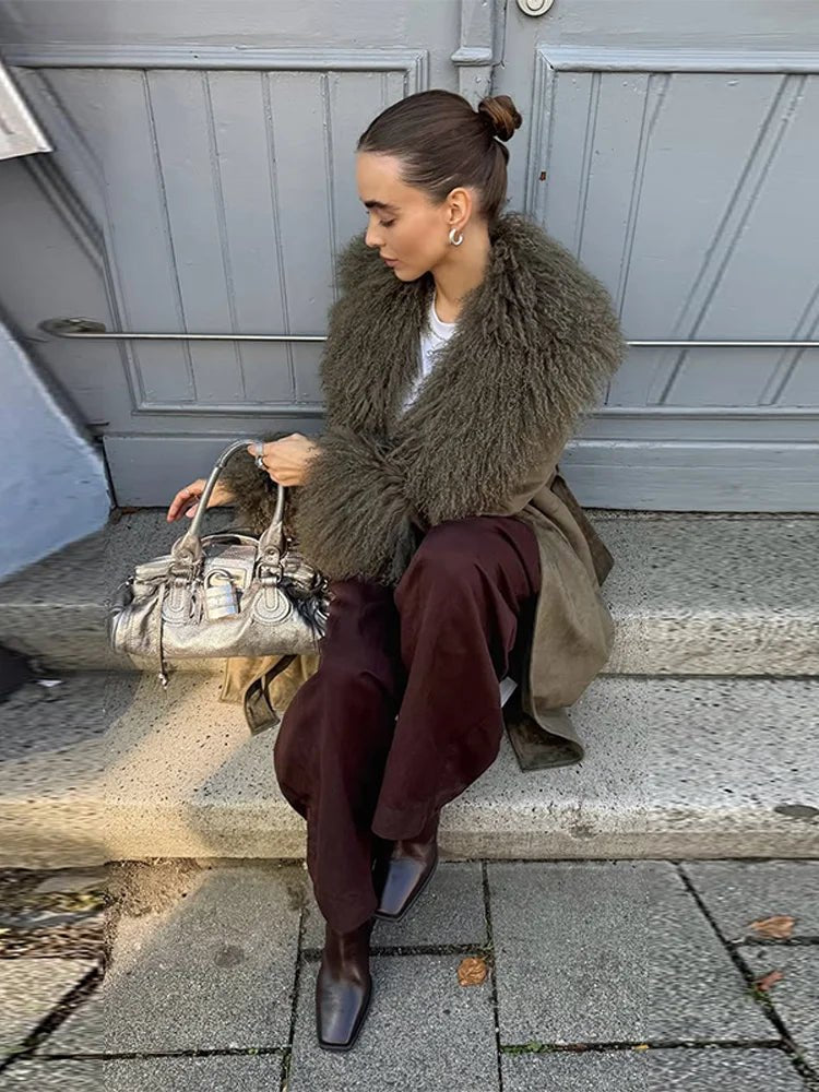 Manteau Teresa à empiècements et col en fausse fourrure