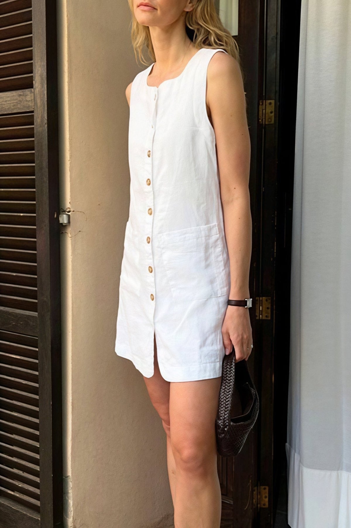 Robe courte Themis en lin à encolure carrée et boutons