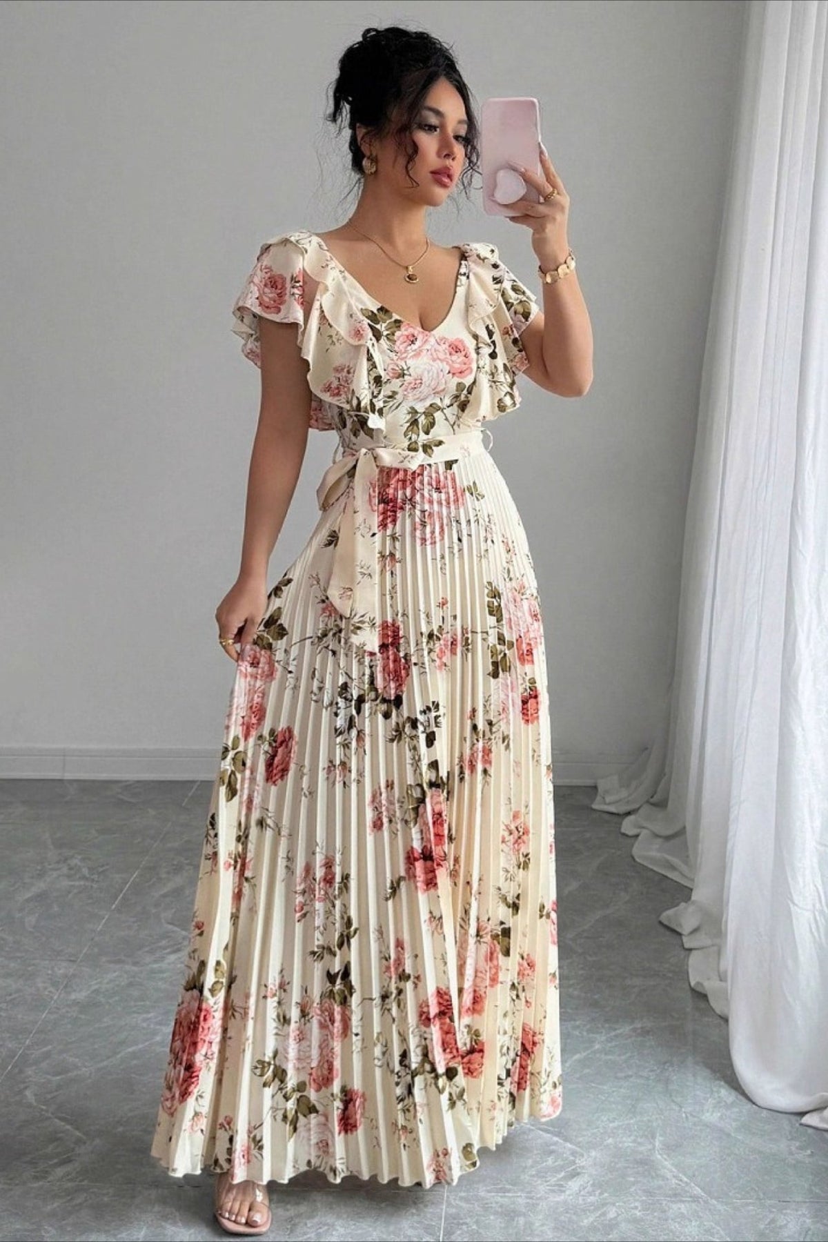 Robe longue Valentina à motif floral, encolure en V et manches à volants