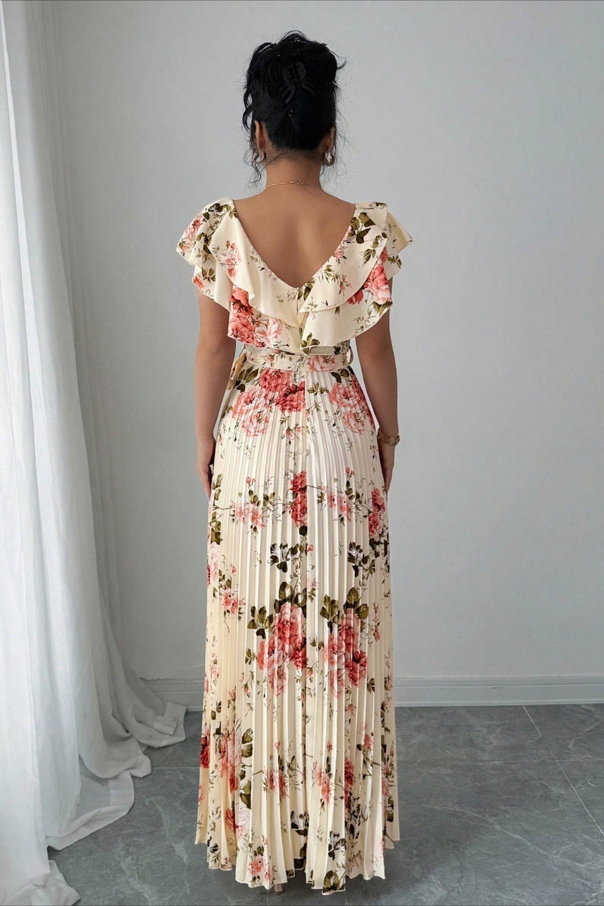 Robe longue Valentina à motif floral, encolure en V et manches à volants