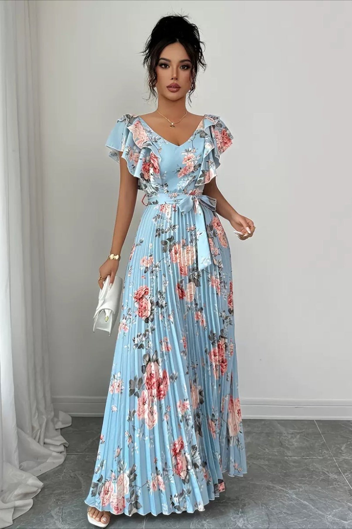Robe longue Valentina à motif floral, encolure en V et manches à volants