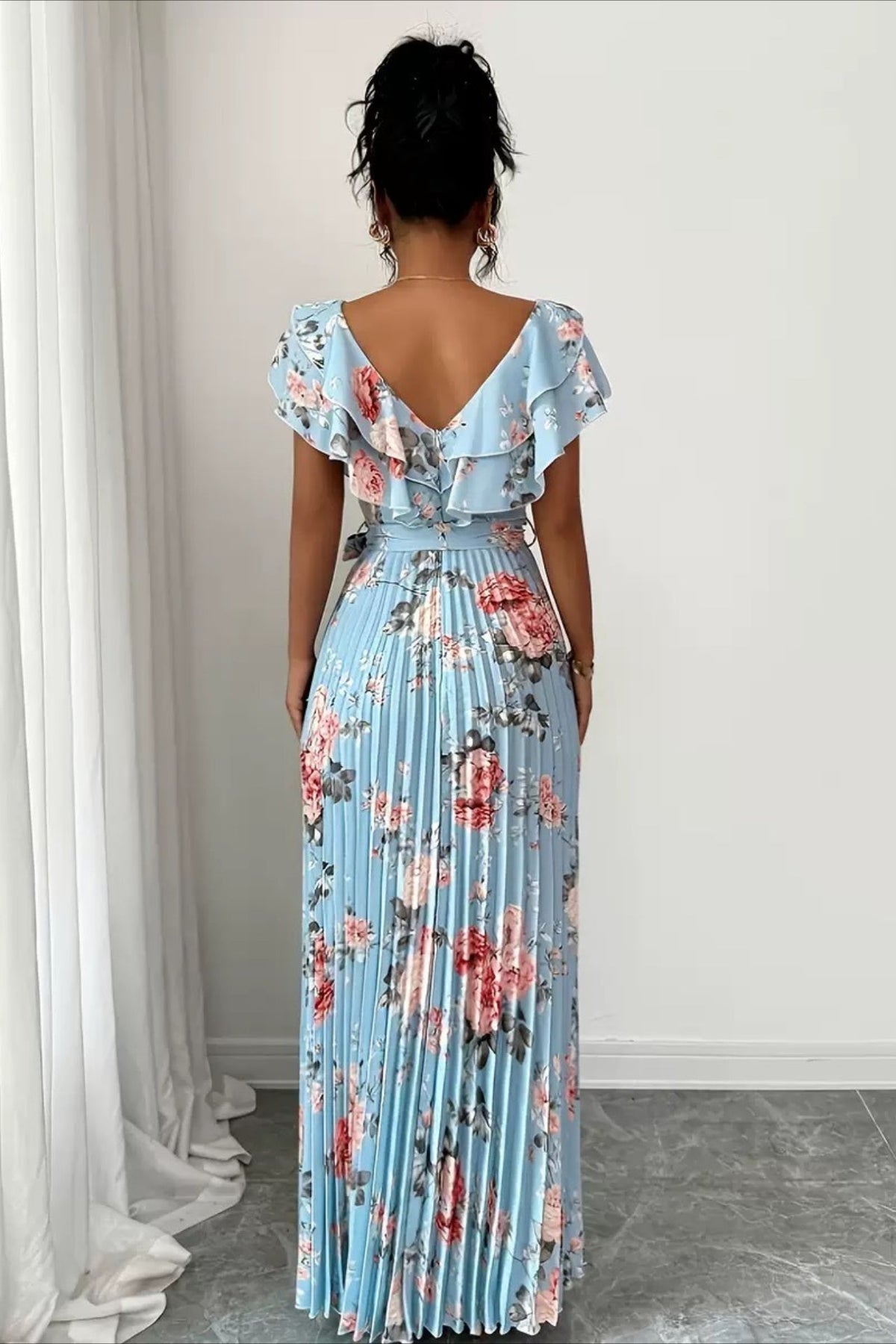 Robe longue Valentina à motif floral, encolure en V et manches à volants
