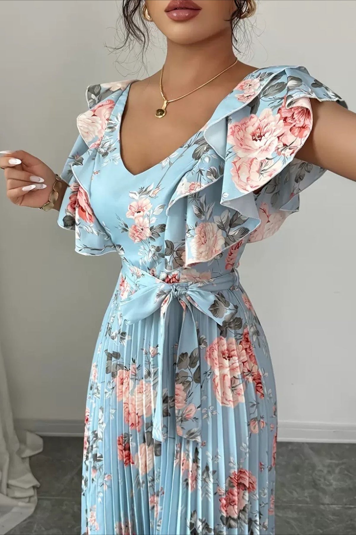 Robe longue Valentina à motif floral, encolure en V et manches à volants