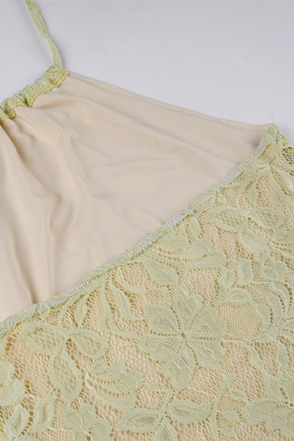 Mini-robe en dentelle ajustée Valentina