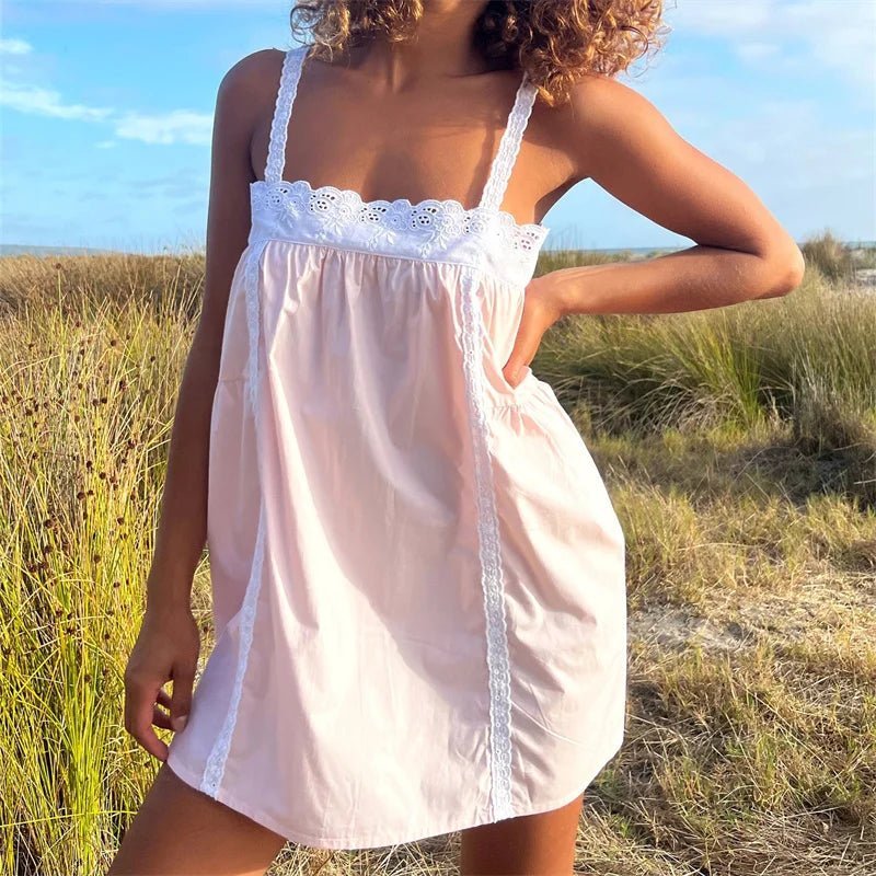 Mini-robe Violet babydoll bordée de dentelle