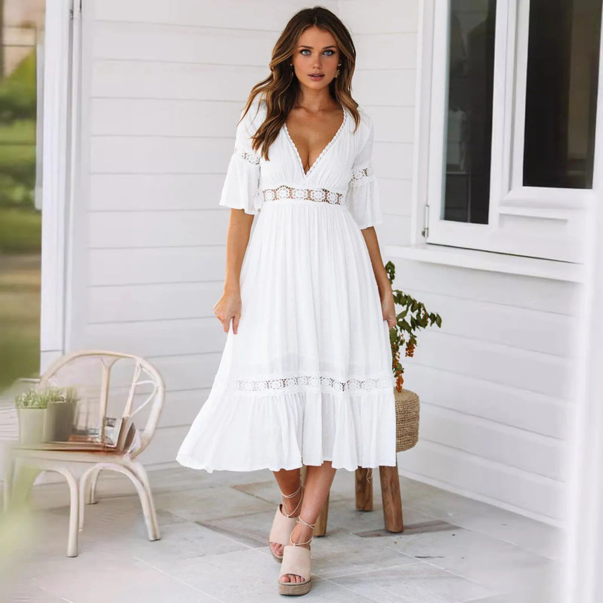 Robe midi Winona à col en V et en dentelle