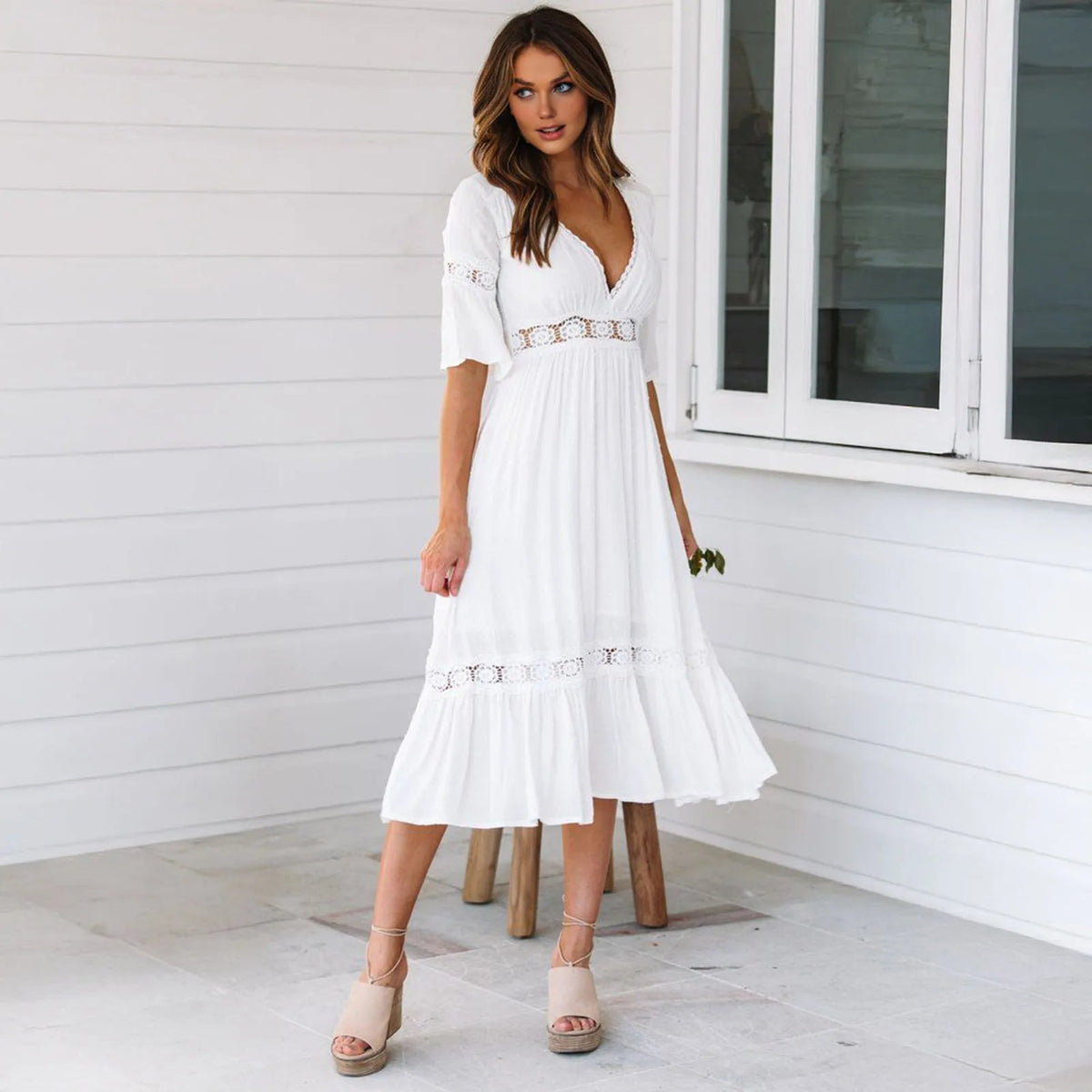 Robe midi Winona à col en V et en dentelle