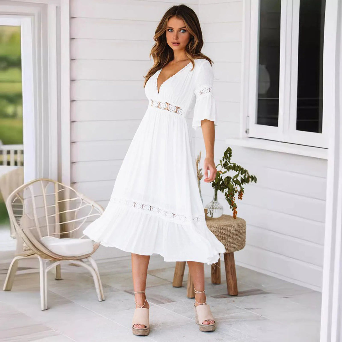 Robe midi Winona à col en V et en dentelle