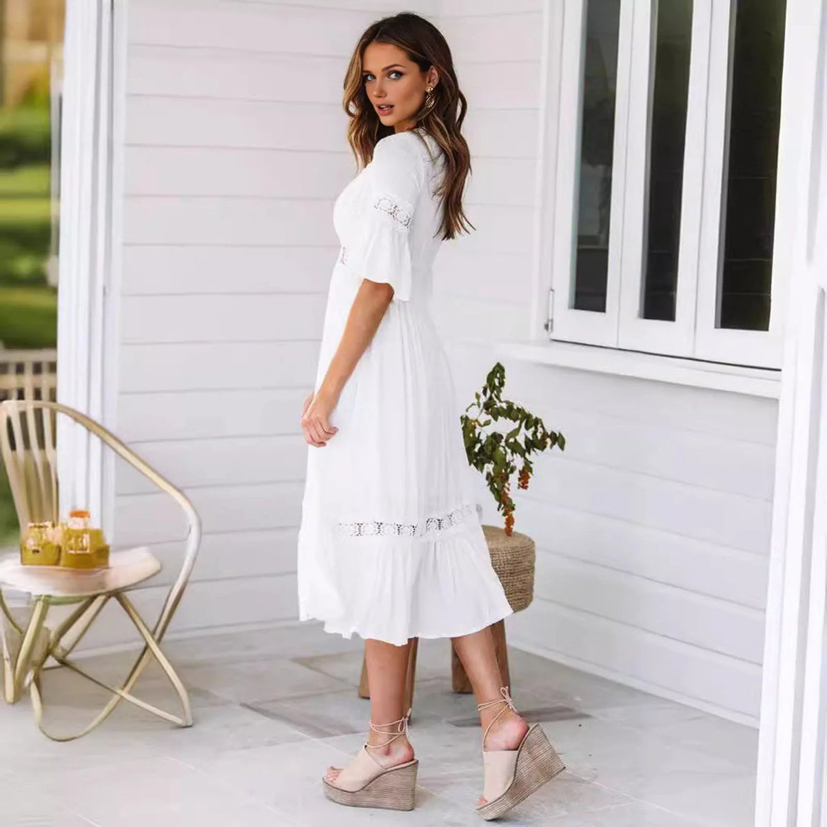 Robe midi Winona à col en V et en dentelle