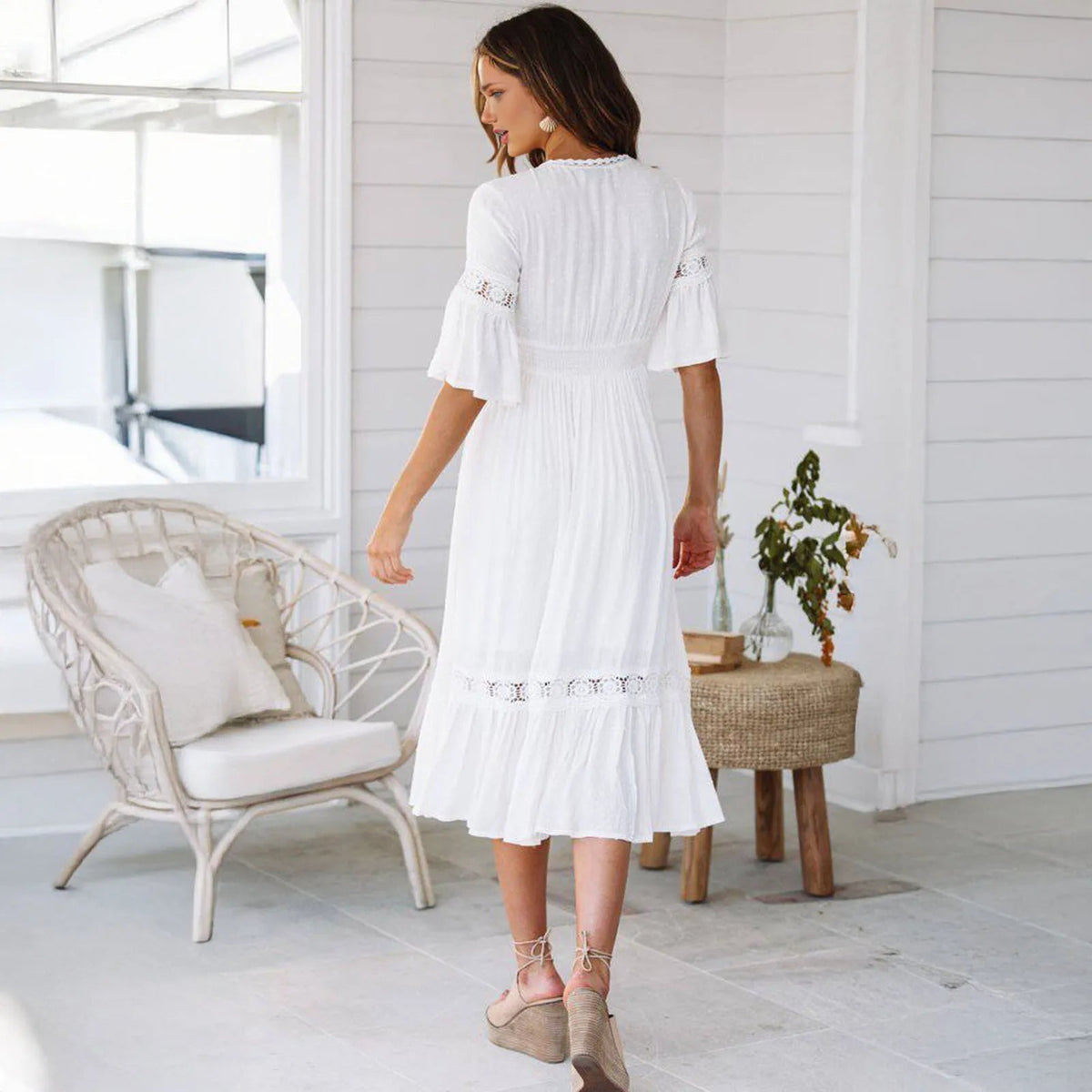 Robe midi Winona à col en V et en dentelle