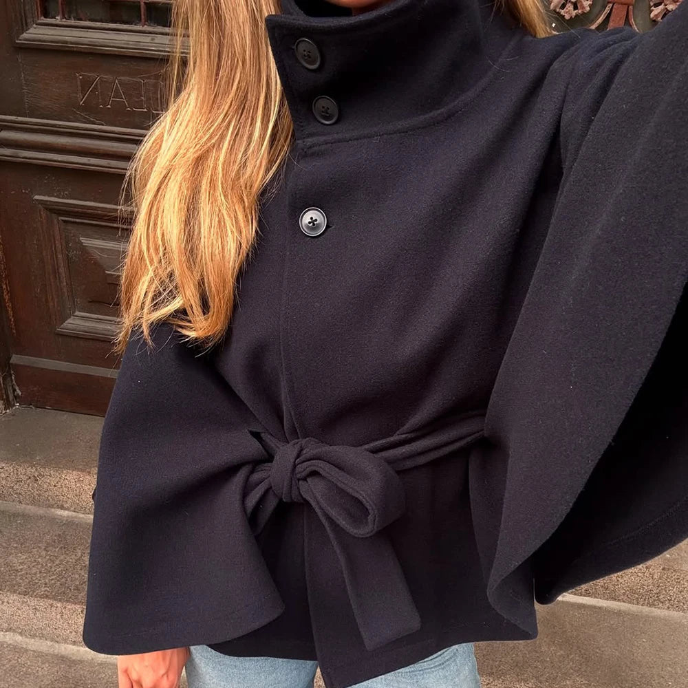 Veste en laine à col montant et laçage