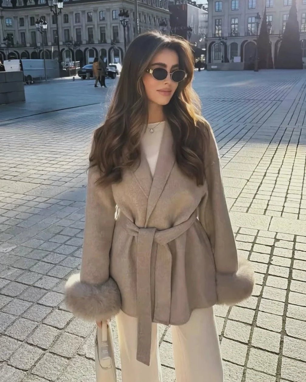 Manteau portefeuille en laine avec poignets en fourrure de renard