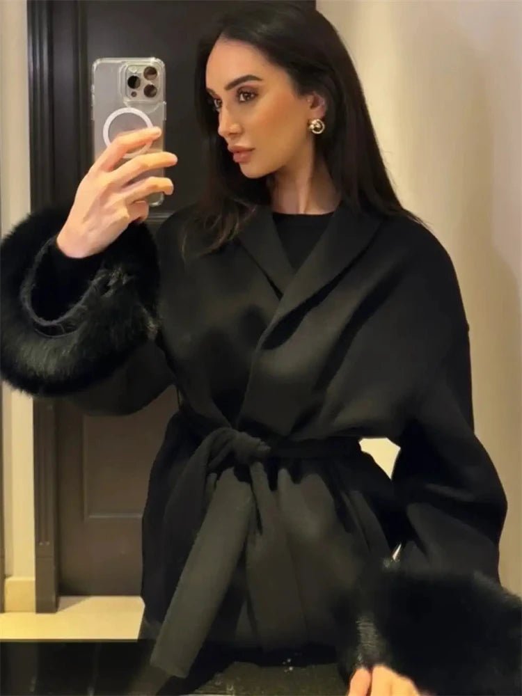 Manteau portefeuille en laine avec poignets en fourrure de renard