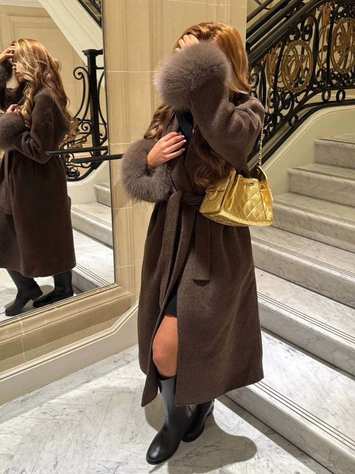 Manteau portefeuille en laine avec poignets en fourrure de renard