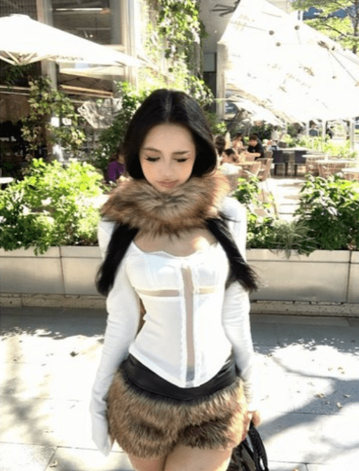 Crop top Wren à encolure carrée avec empiècements en dentelle