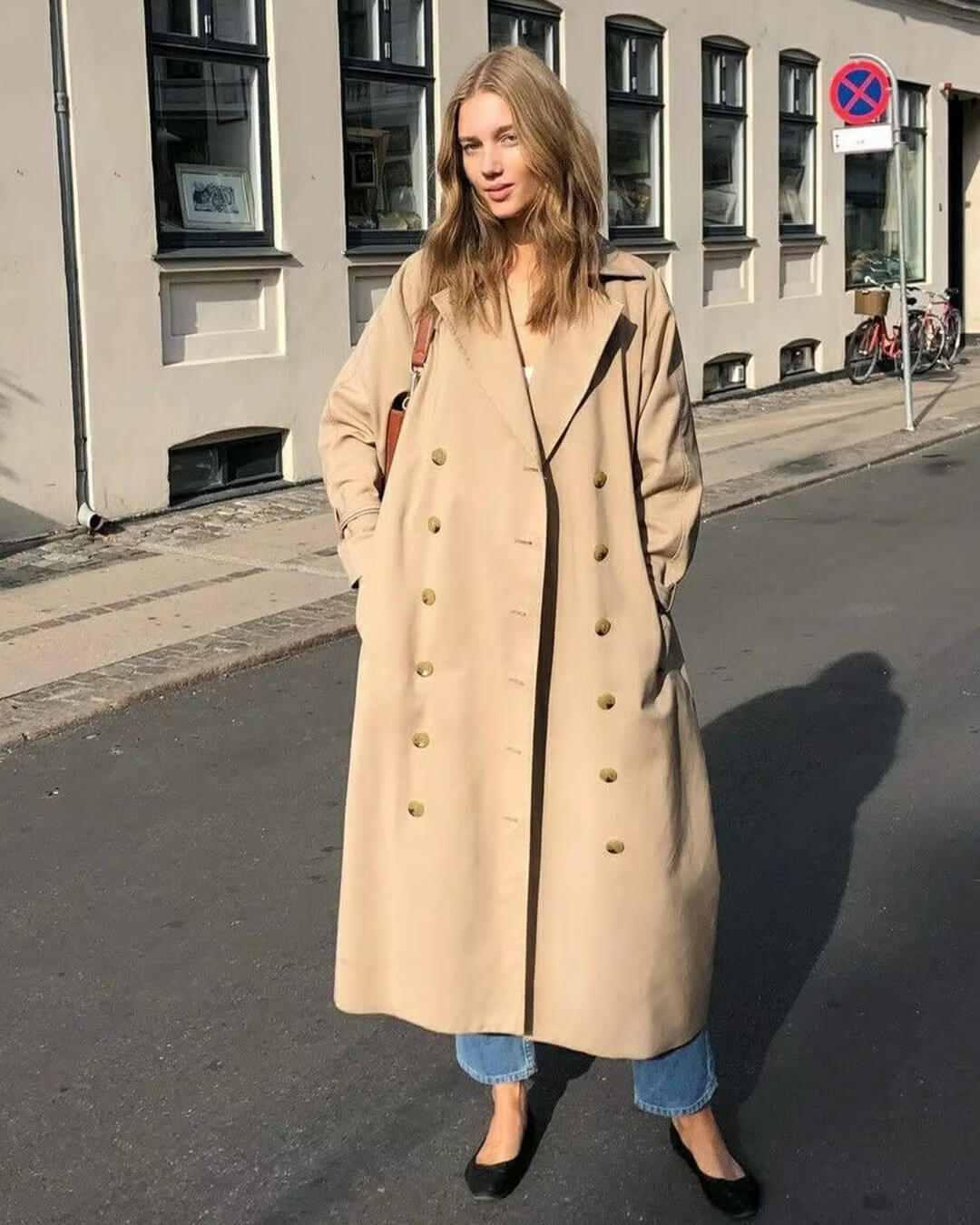 Vera Double-Breasted Trench Coat in beige – styled look